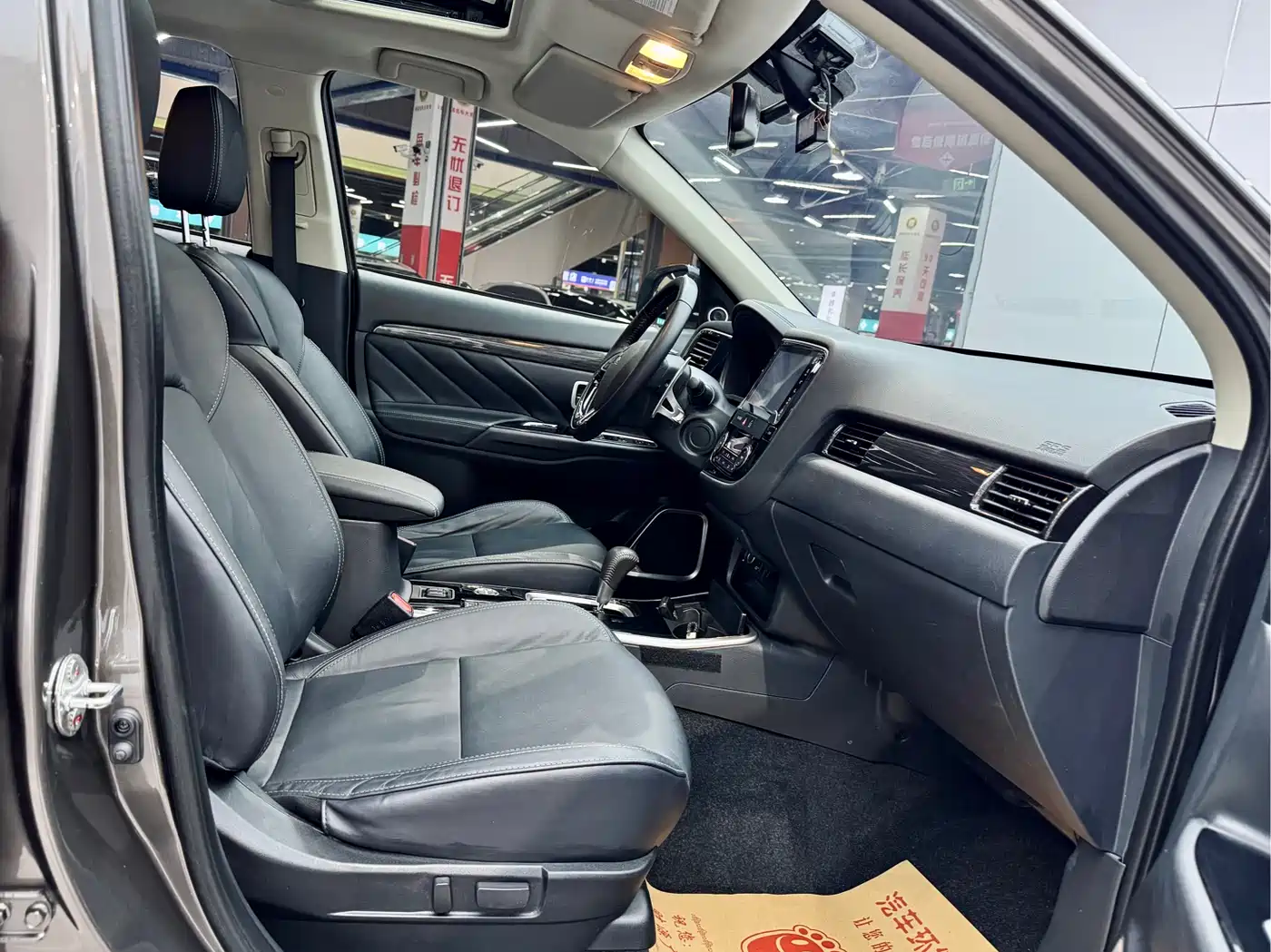 Mitsubishi Outlander 2019 2.4L 4WD Deluxe Edition 7-seater China V фото 18