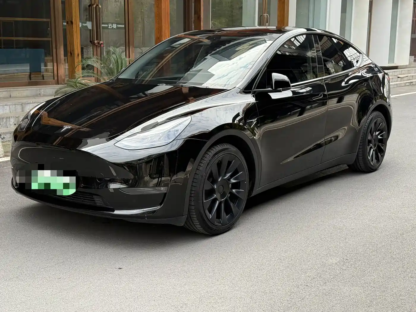 TESLA MODEL Y