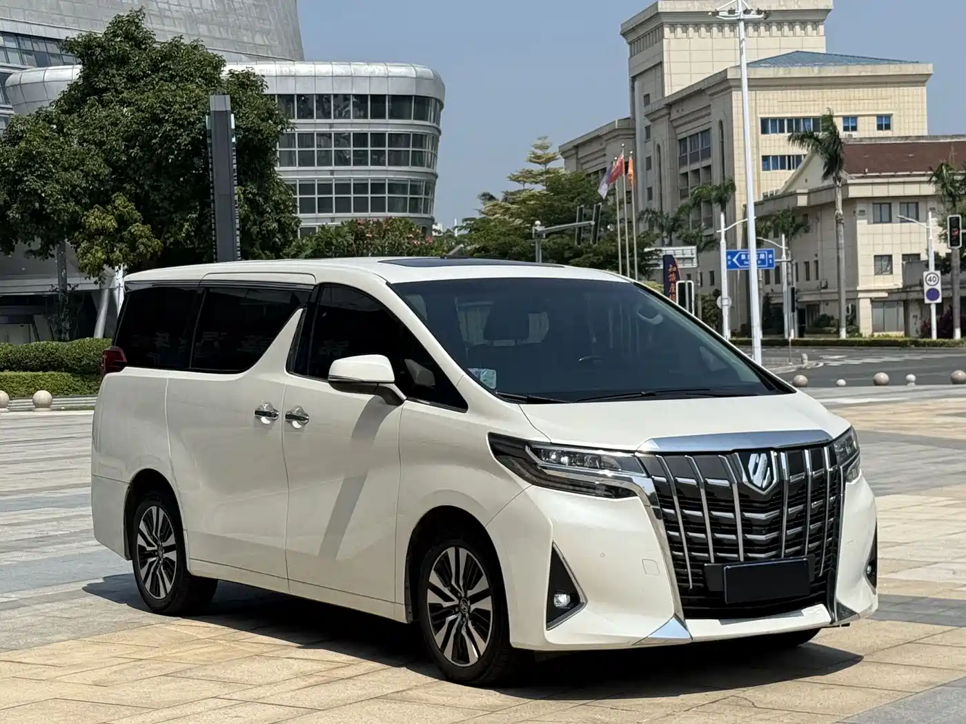 Toyota Alphard 2018 Facelift 3.5L Premium Edition фото 4