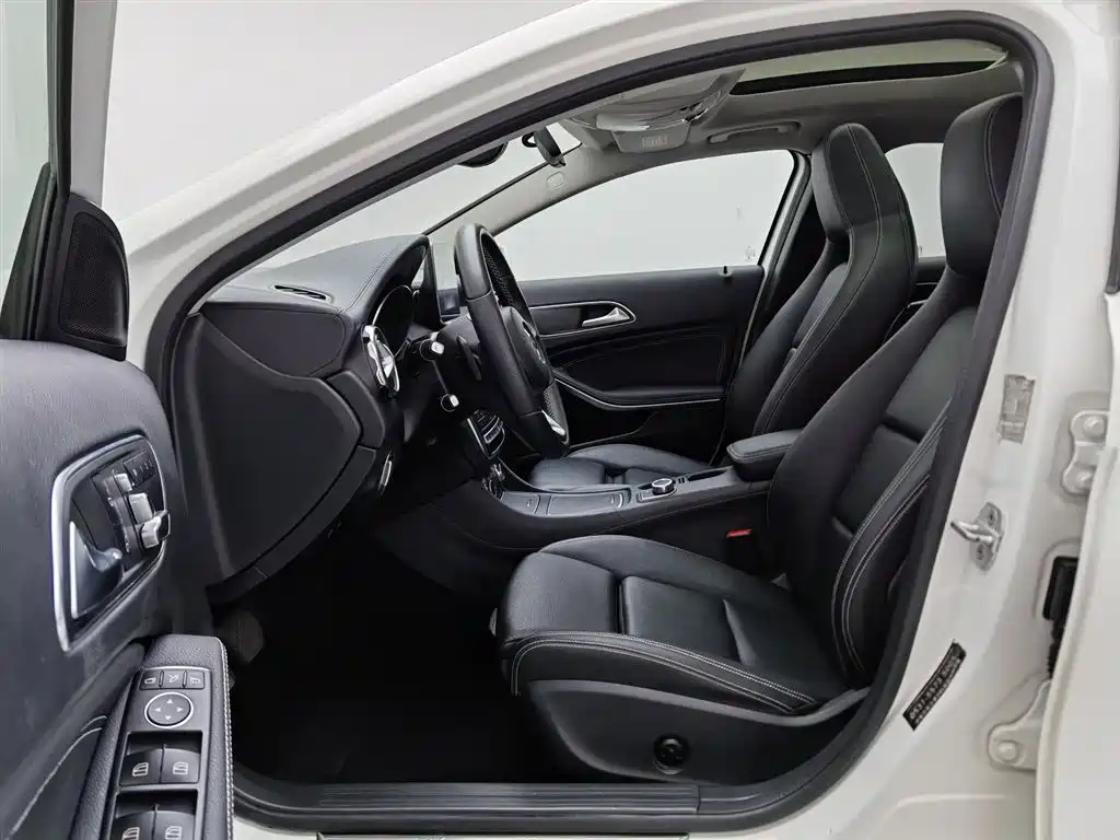 Mercedes-Benz GLA 2017 GLA 220 4MATIC Fashion фото 10