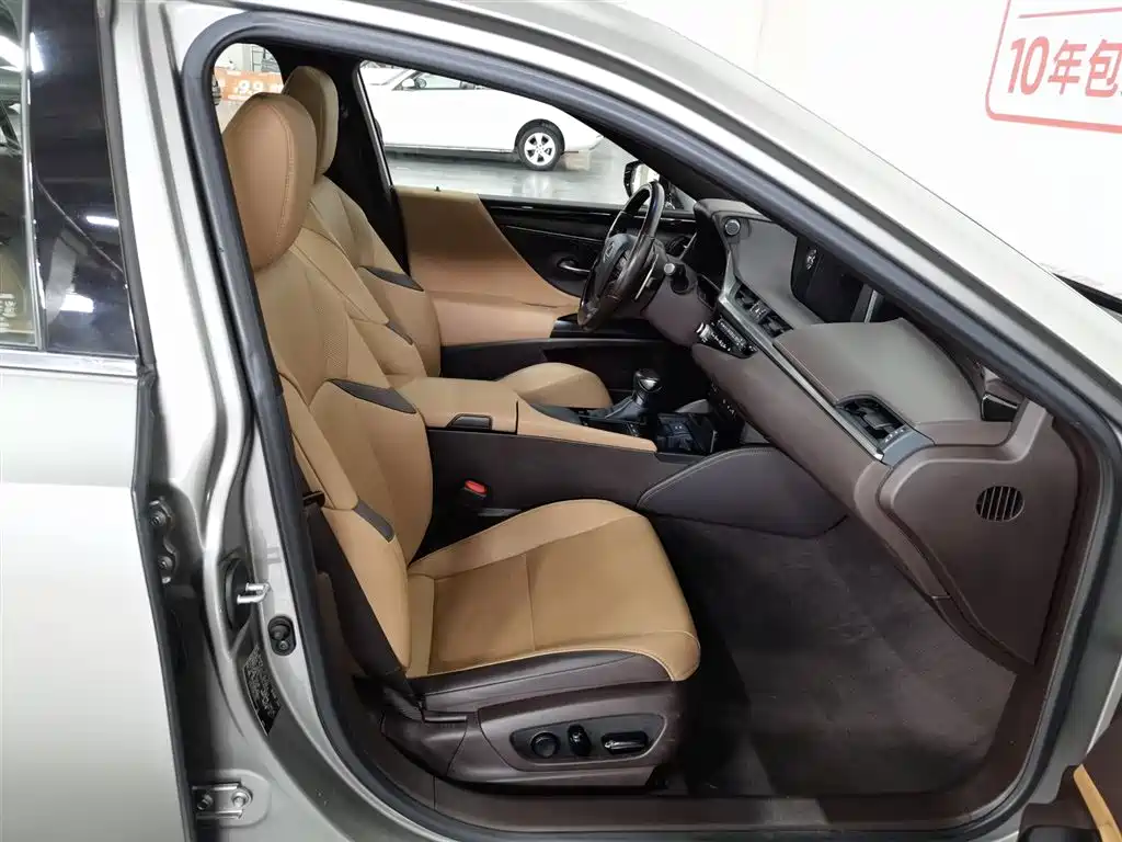 Lexus ES 2020 200 Luxury фото 23