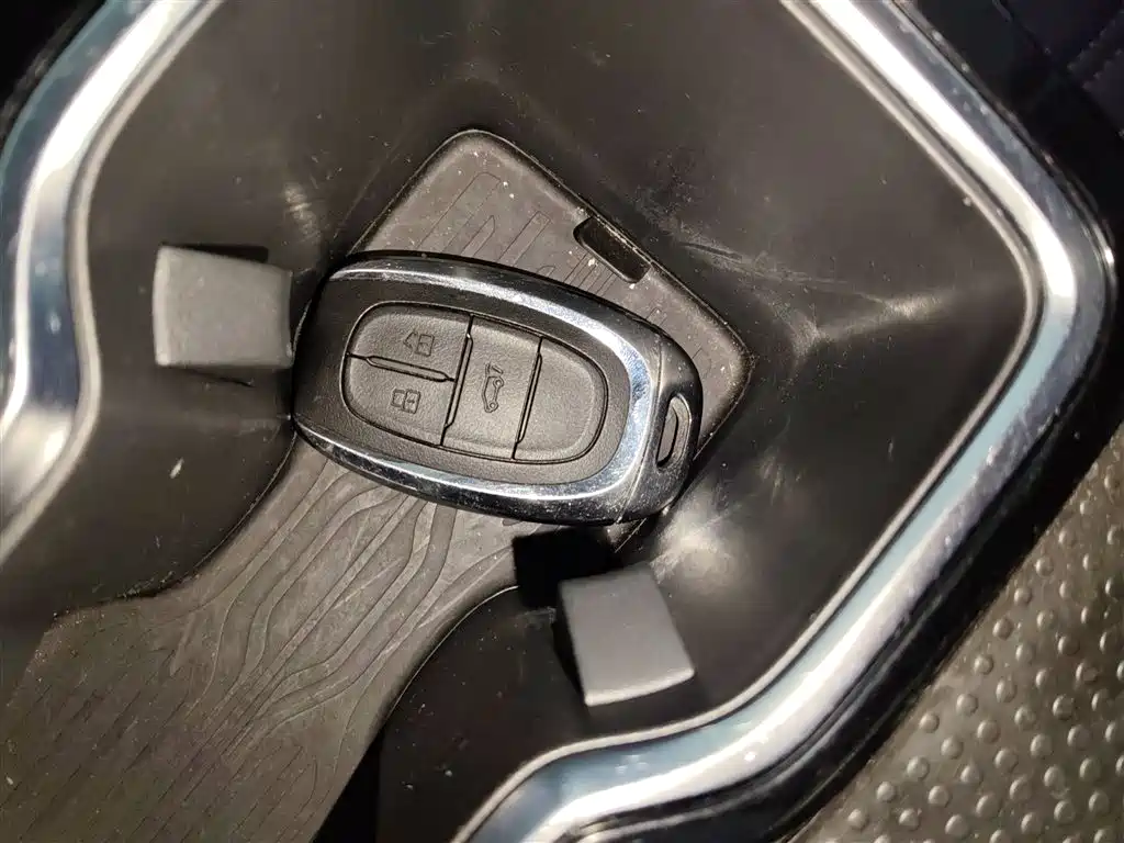 SAIC Maxus Maxus D60 2019 Model 1.5T Auto Premium Edition 7-Seater фото 16