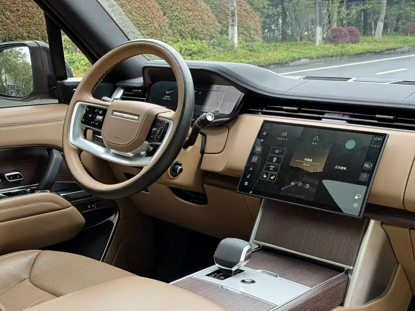 Land Rover Range Rover 2024 3.0 L6 400PS Golden Age Extended 7-Seater фото 9