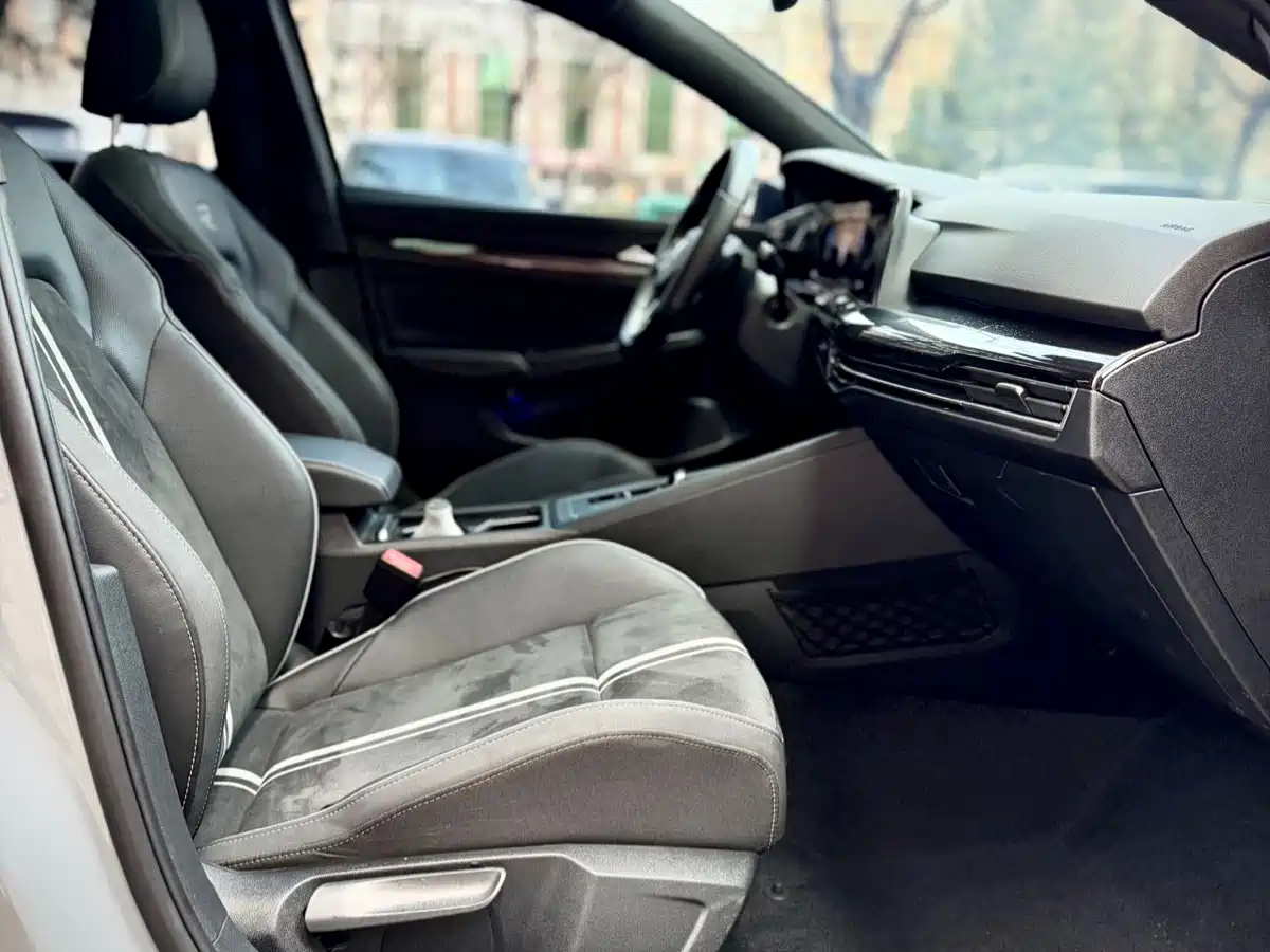Volkswagen Golf 2021 280TSI DSG R-Line фото 13