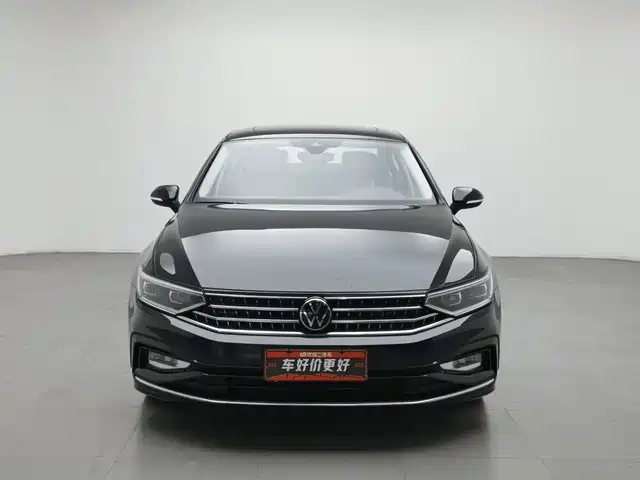 Volkswagen Magotan 2023 Model 2 Million Commemorative Edition 330TSI DSG Luxury — фото 3