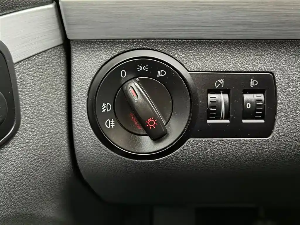 Volkswagen Touran 2013 1.4T Manual Trend 5-seater фото 21