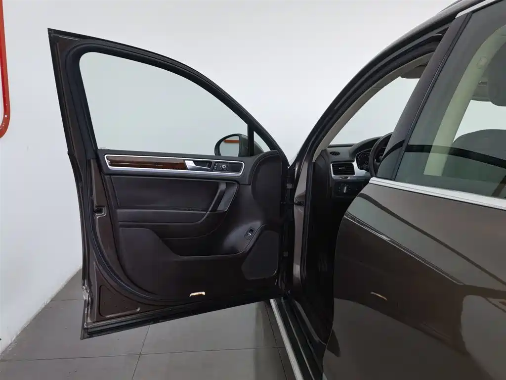 Volkswagen Touareg 2011 3.0TSI Standard фото 8