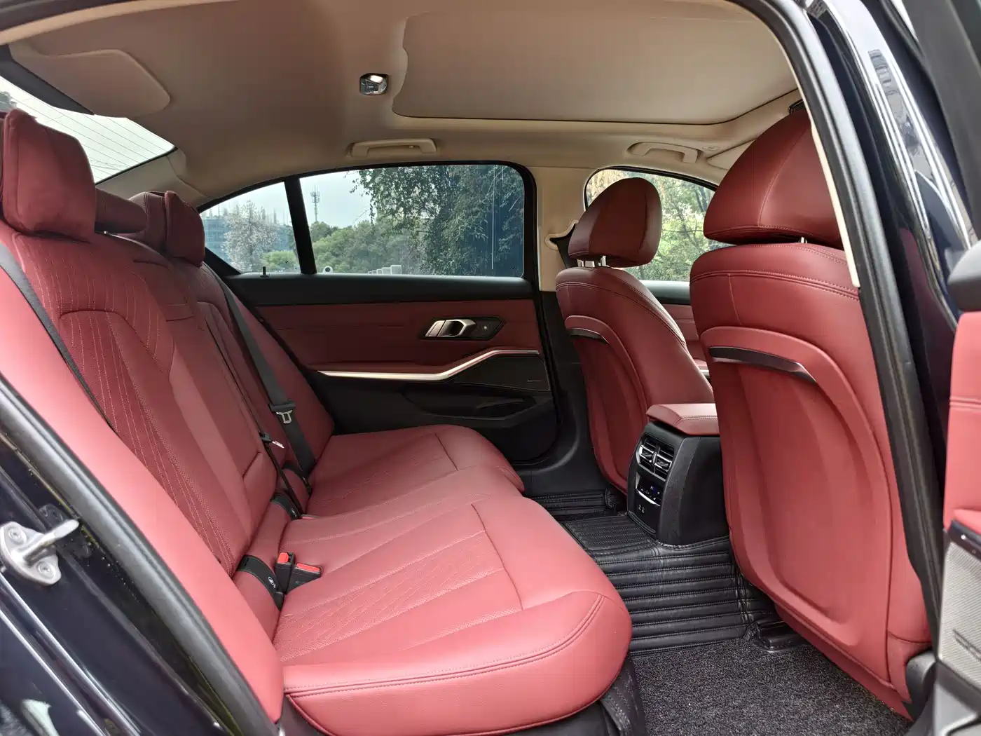 BMW 3 Series 2024 325Li M Sport Shadowline Package фото 14