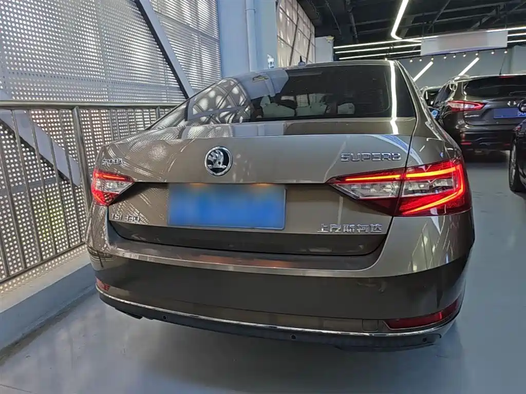 Škoda Superb 2018 TSI330 DSG Comfort Edition China V фото 6
