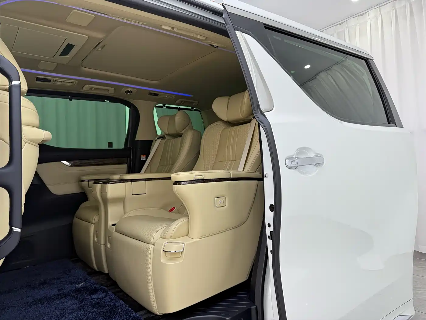Toyota Vellfire 2023 Crown Hybrid 2.5L HV Ultimate фото 6