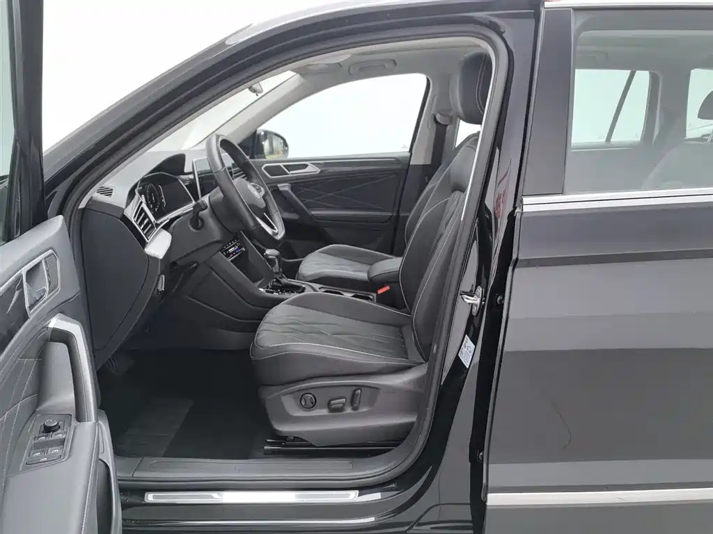Volkswagen Tiguan L 2024 300TSI Auto 2WD Smart Edition фото 10