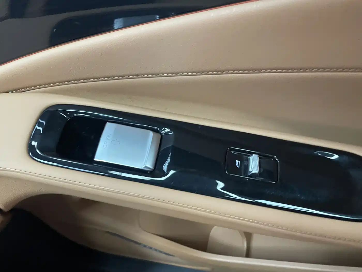 Geely Galaxy Galaxy L7 2025 EM-i 115km Explorer+ Edition фото 11