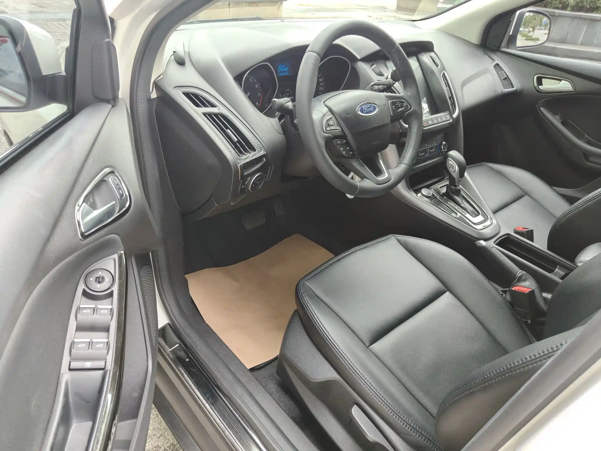 Фото 11 - Ford Focus