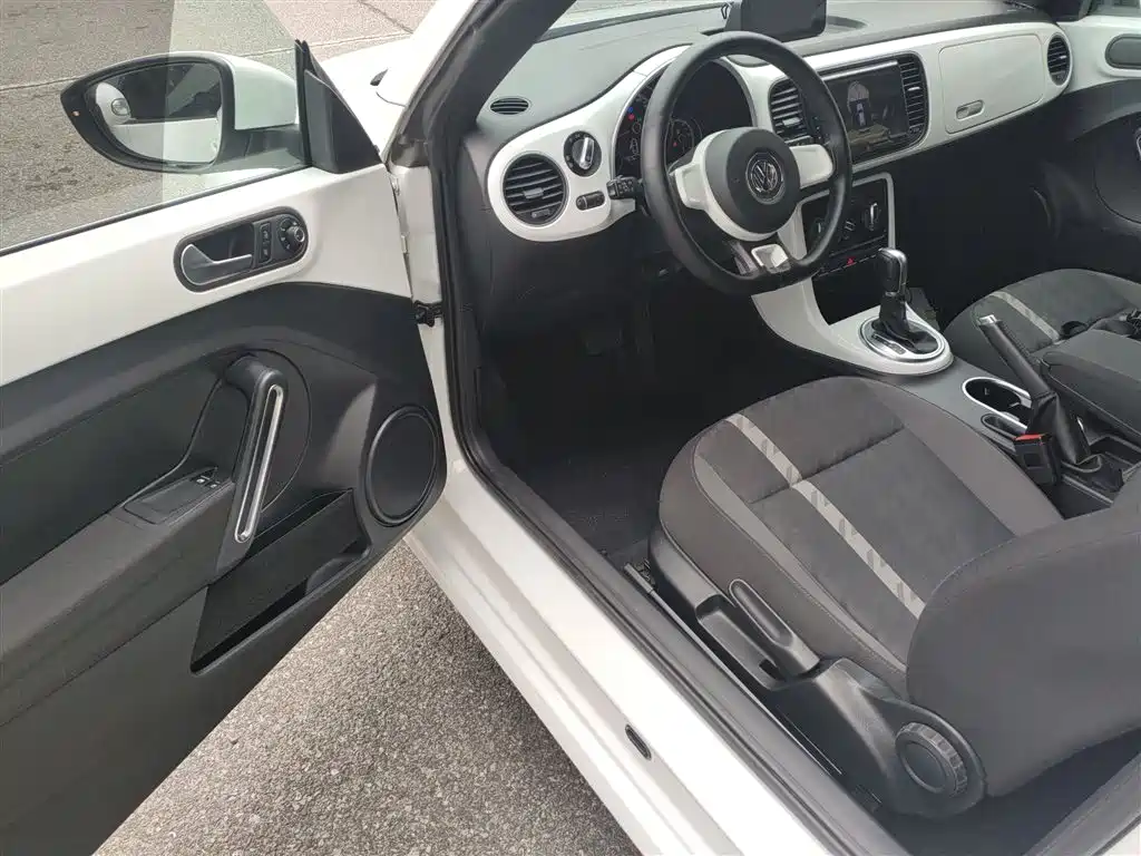 Volkswagen Beetle 2018 180TSI Easy Joy Edition фото 12