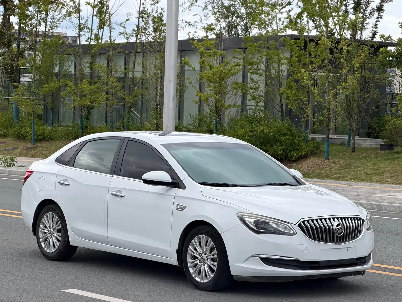 Photo 3 - Buick Excelle
