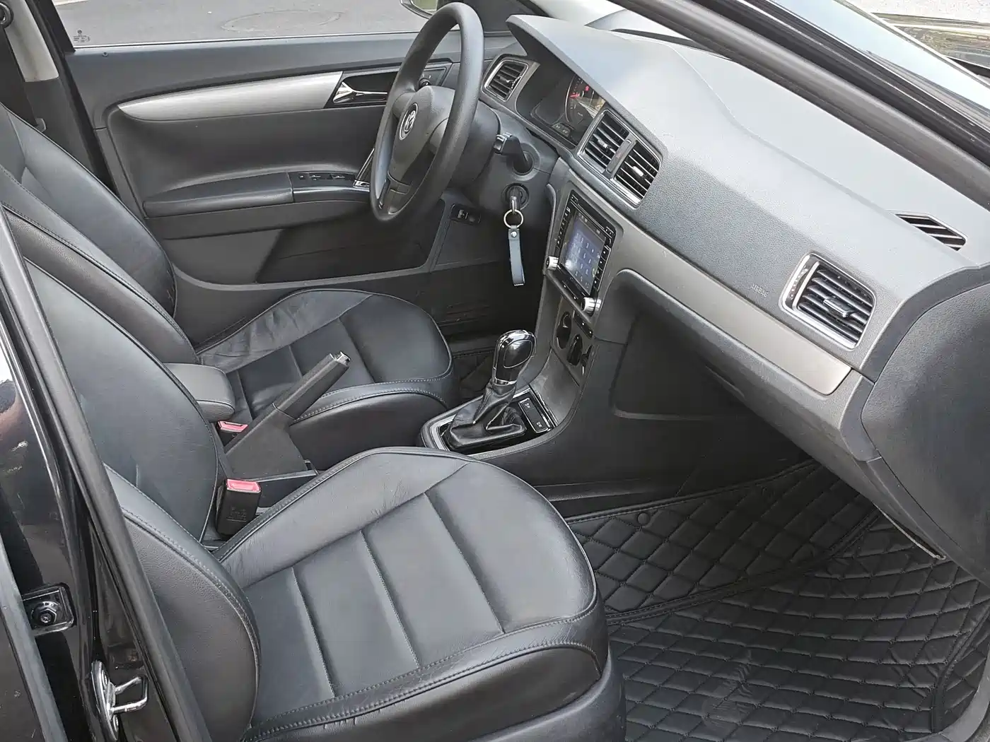 Volkswagen Lavida 2013 Facelift 1.4TSI DSG Comfort фото 8