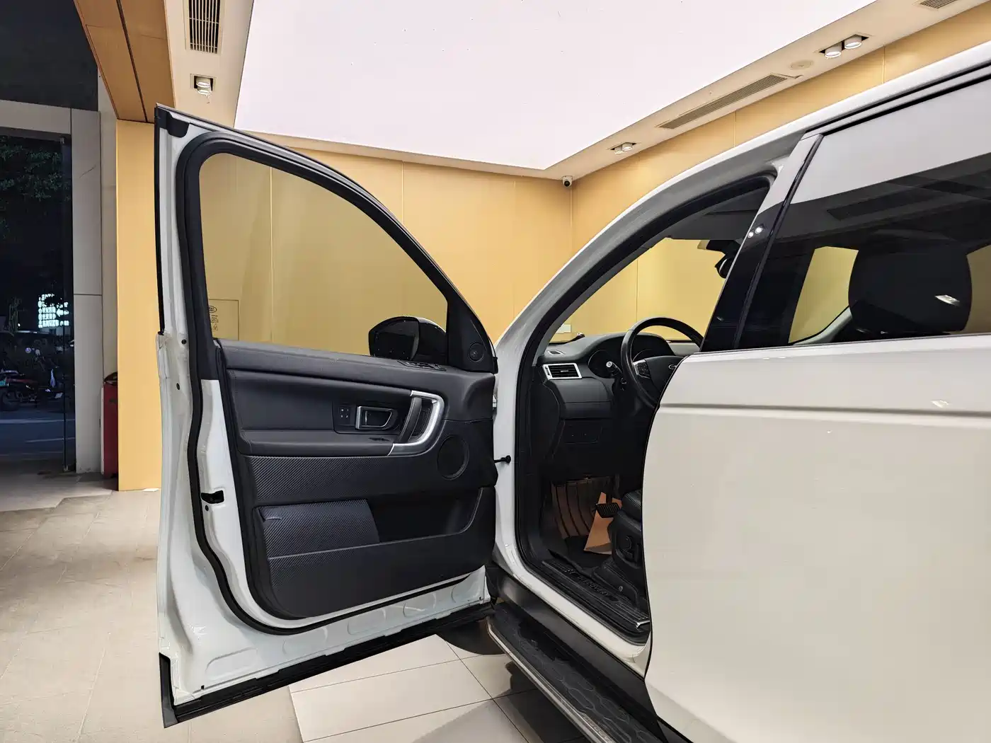 Land Rover Discovery Sport 2017 2.0T HSE фото 7