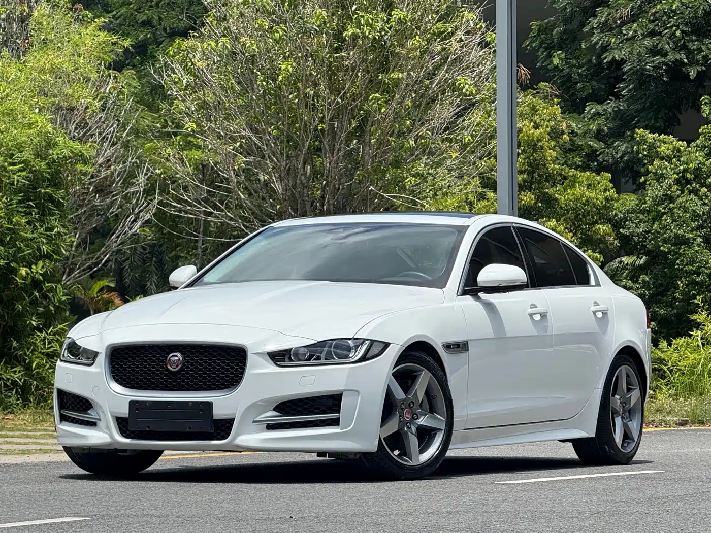 Jaguar XE 2015 2.0T 200PS R-Sport