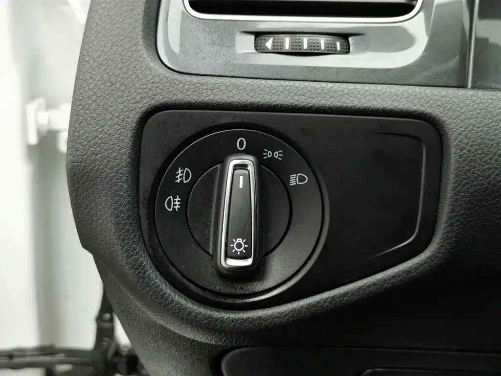 Volkswagen Golf 2020 200TSI DSG Comfort Progressive Edition фото 21
