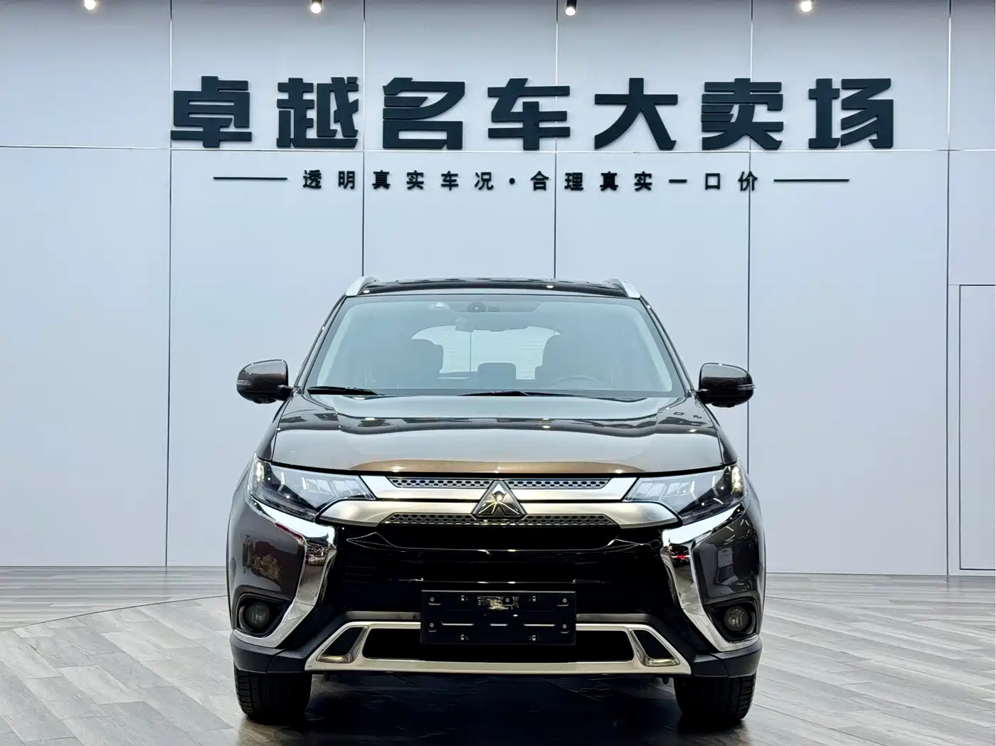 Mitsubishi Outlander 2019 2.4L 4WD Deluxe Edition 7-seater China V фото 2