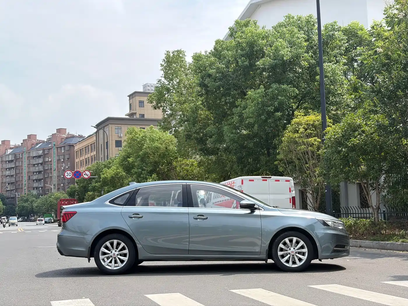 Фото 6 - Roewe i6