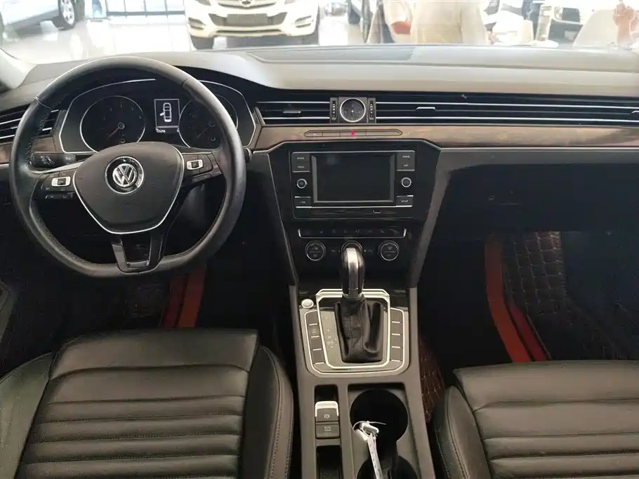 Volkswagen Magotan 2018 Facelift 330TSI DSG Luxury фото 12