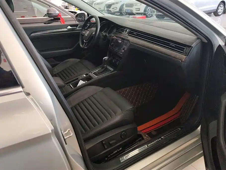 Volkswagen Magotan 2018 Facelift 330TSI DSG Luxury фото 8