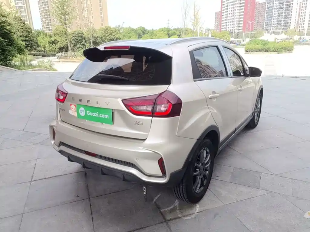 Фото 7 - Geely Vision X3