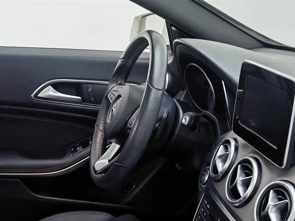Mercedes-Benz CLA (Import) 2017 CLA 200 Dynamic фото 22