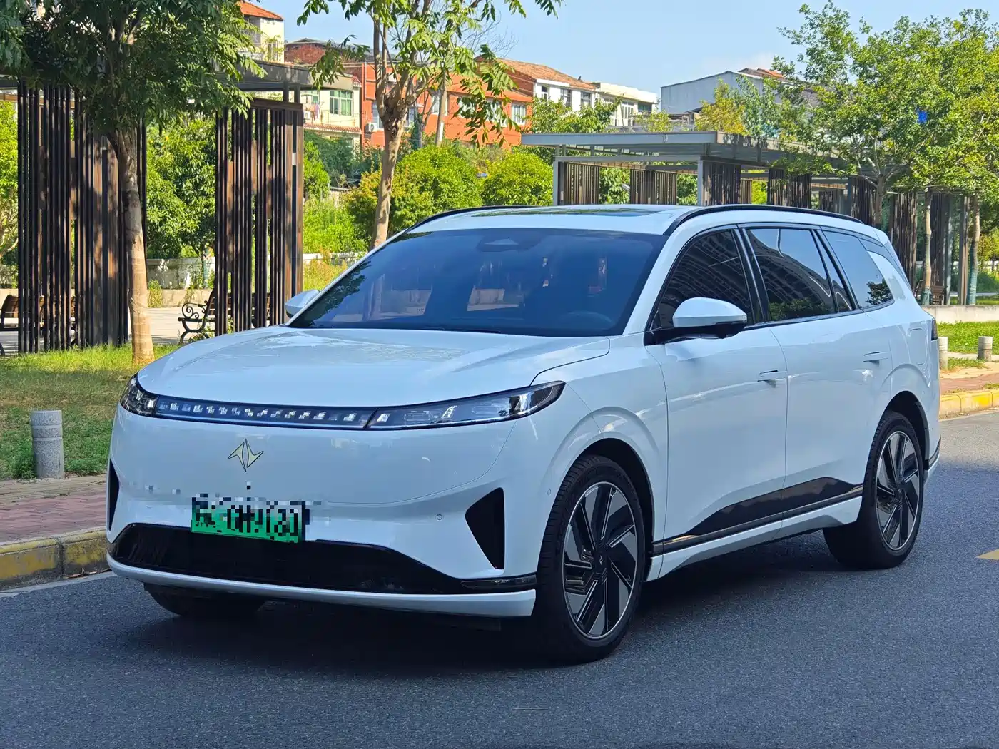 Фото 1 - Dongfeng Yipai eπ008