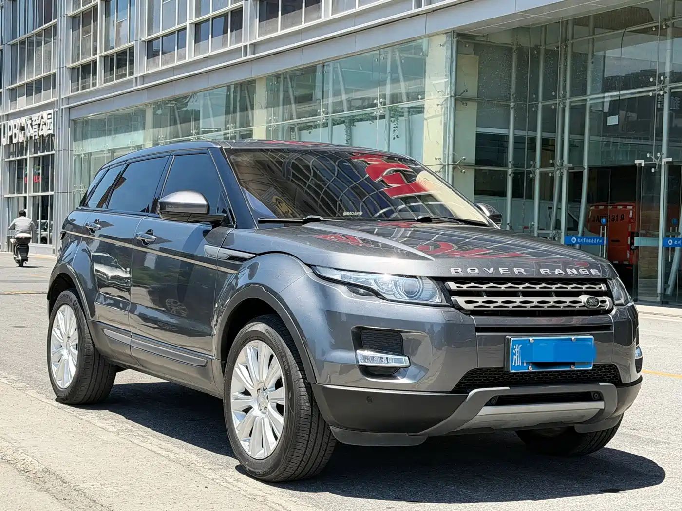 Land Rover Range Rover Evoque 2015 2.0T 5-Door Intelligent Edition фото 5