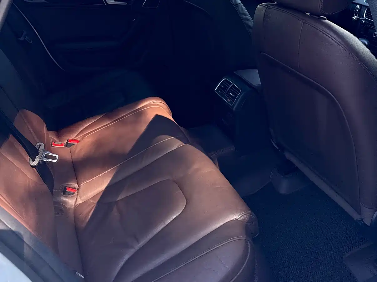 Audi A4L 2016 35 TFSI Collector's Edition S line Comfort фото 8