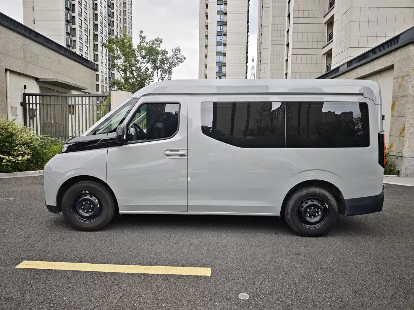 Yuan Cheng Farizon Super VAN 2025 2025 Smart Wealth Edition Short Wheelbase Medium Roof 68kWh Smart Core