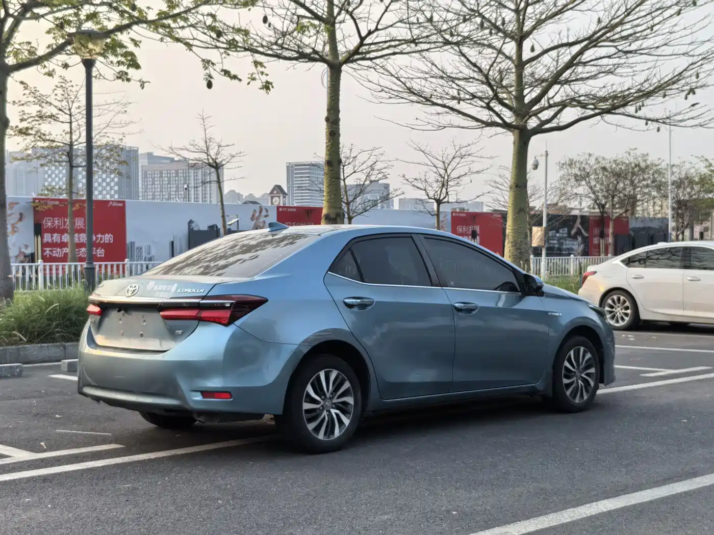 Toyota Corolla 2017 Facelift Hybrid 1.8L E-CVT Leading Edition фото 5