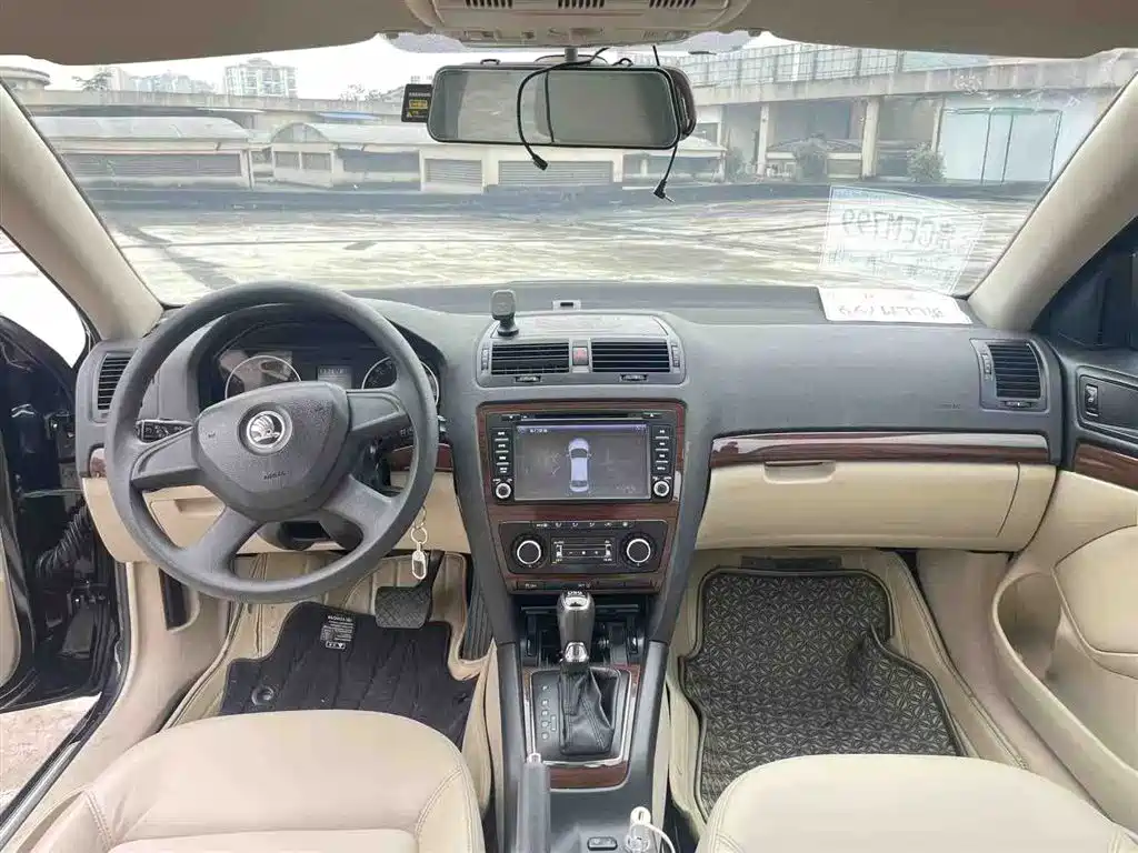 Škoda Octavia 2012 1.4TSI DSG Yizun Edition фото 5