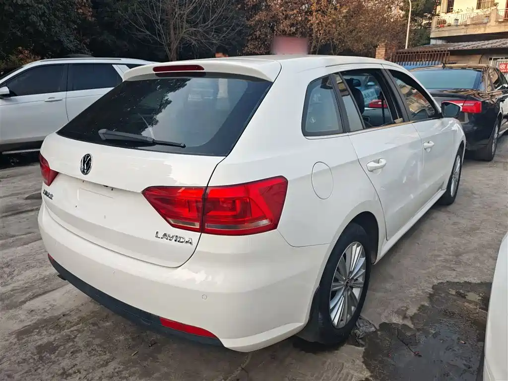 Volkswagen Lavida Tour 2013 1.6L Automatic Comfort фото 7