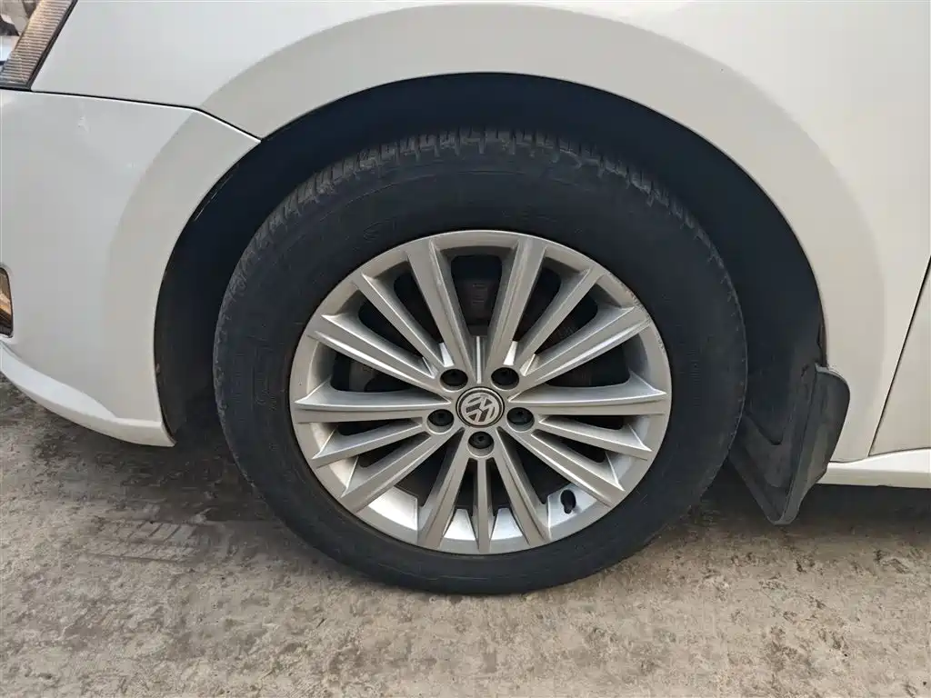 Volkswagen Lavida Tour 2013 1.6L Automatic Comfort фото 23