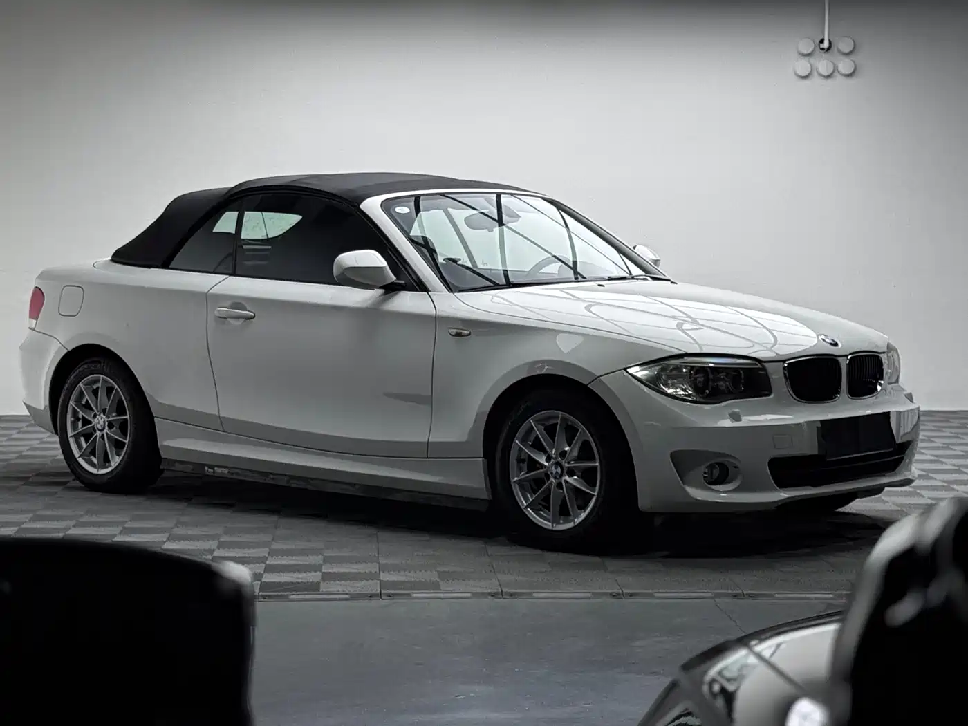 BMW 1 Series (Import) 2011 120i Convertible фото 3