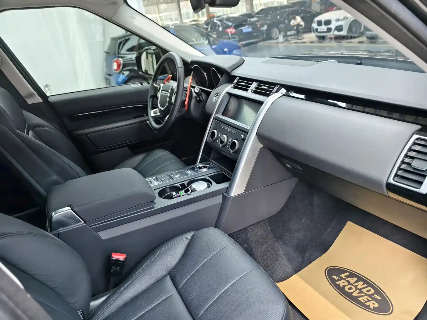 Land Rover Discovery 2019 3.0 SC V6 SE фото 7