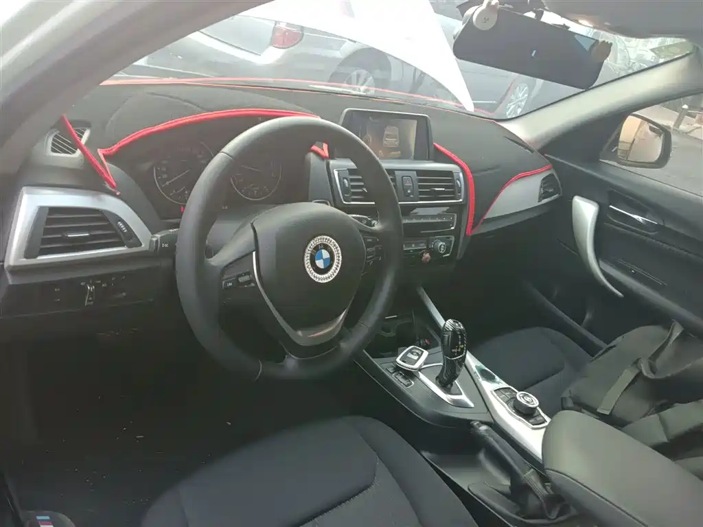 BMW 1 Series (Import) 2016 118i Leading фото 6