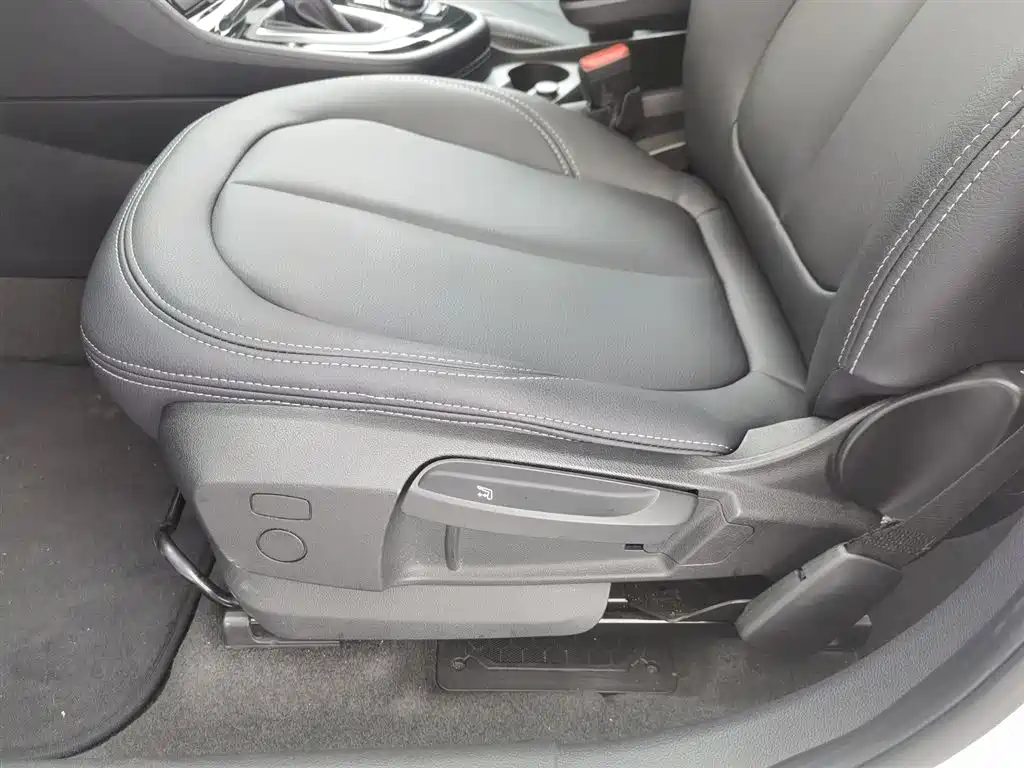 BMW 2 Series Touring 2016 218i Leading фото 20