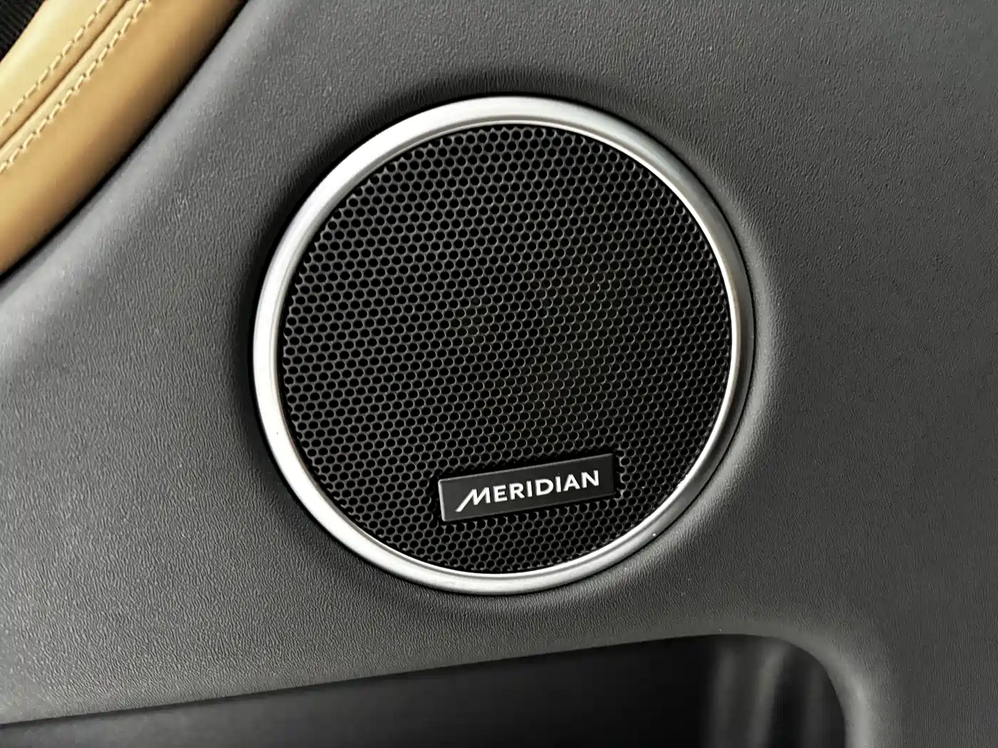 Land Rover Discovery Sport 2025 249PS Performance Tech Edition фото 11