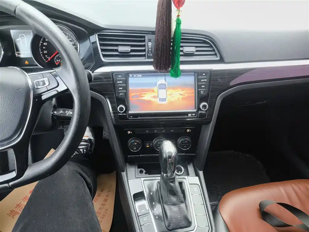 Volkswagen Lamando 2015 330TSI DSG Comfort фото 13