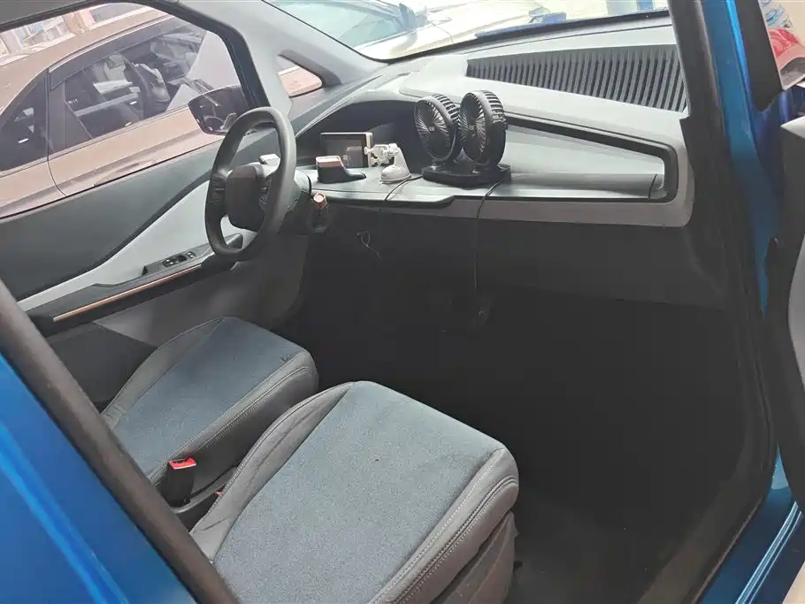 BAOJUN E200