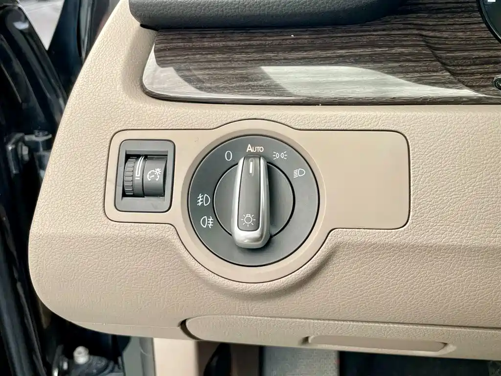 Volkswagen Magotan 2013 2.0TSI Premium фото 16