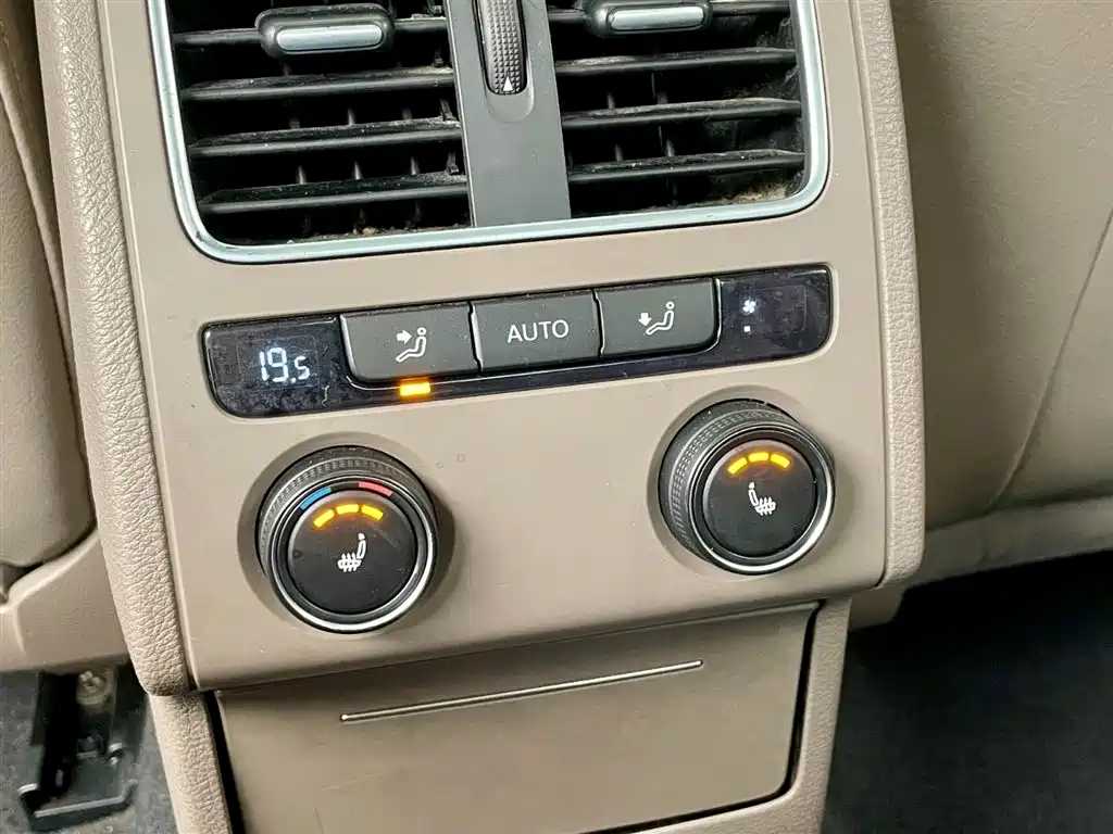 Volkswagen Magotan 2013 2.0TSI Premium фото 17