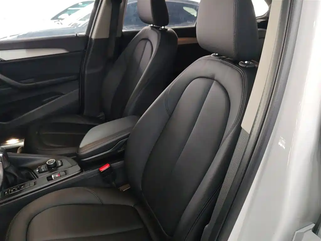 BMW X1 2016 sDrive18Li Premium Model фото 15