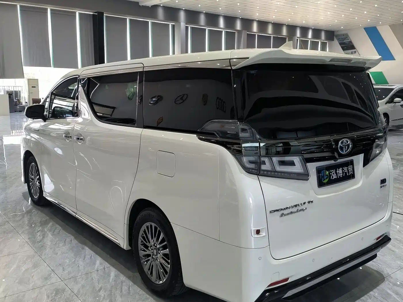 Toyota Vellfire 2023 Crown Hybrid 2.5L HV Ultimate фото 20