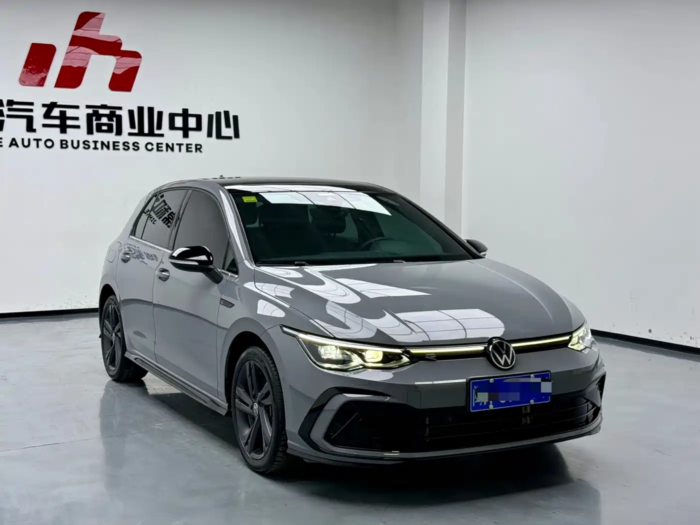 Volkswagen Golf 2023 Model 280TSI DSG R-Line фото 3