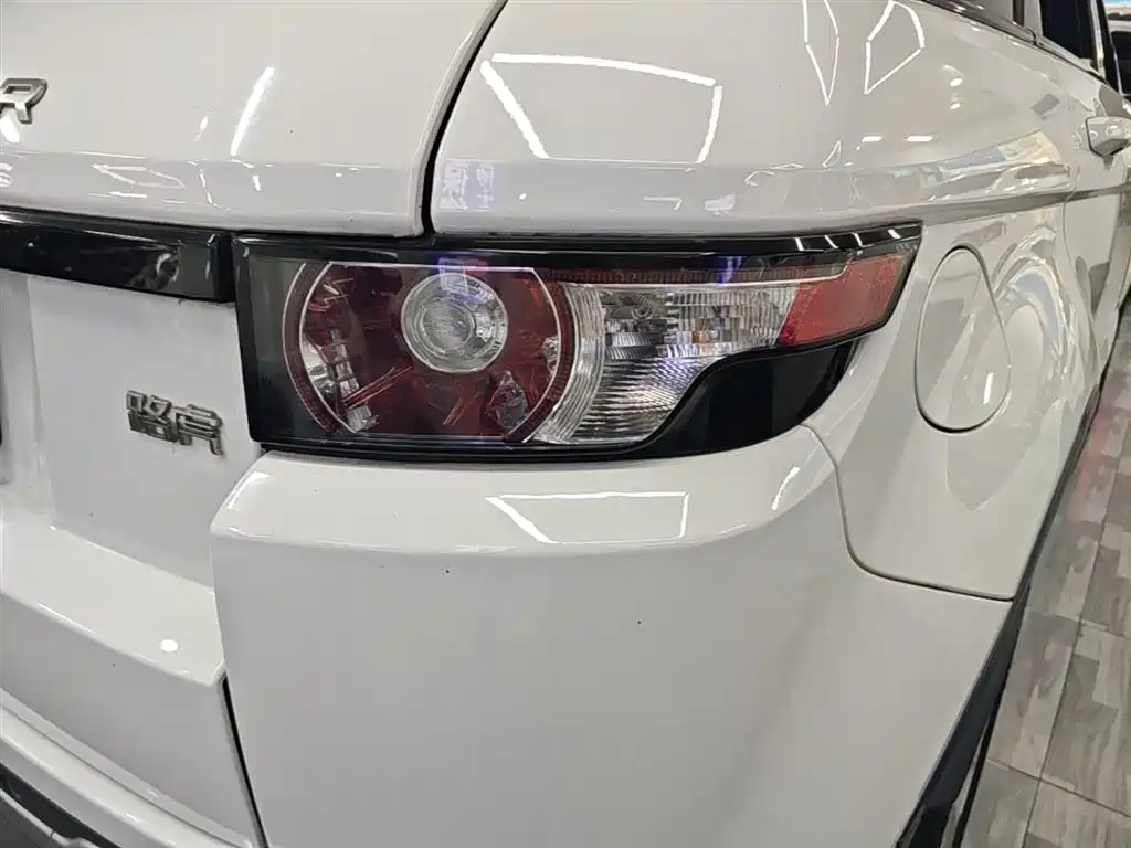 Land Rover Range Rover Evoque 2015 2.0T 5-Door Dynamic Edition фото 8